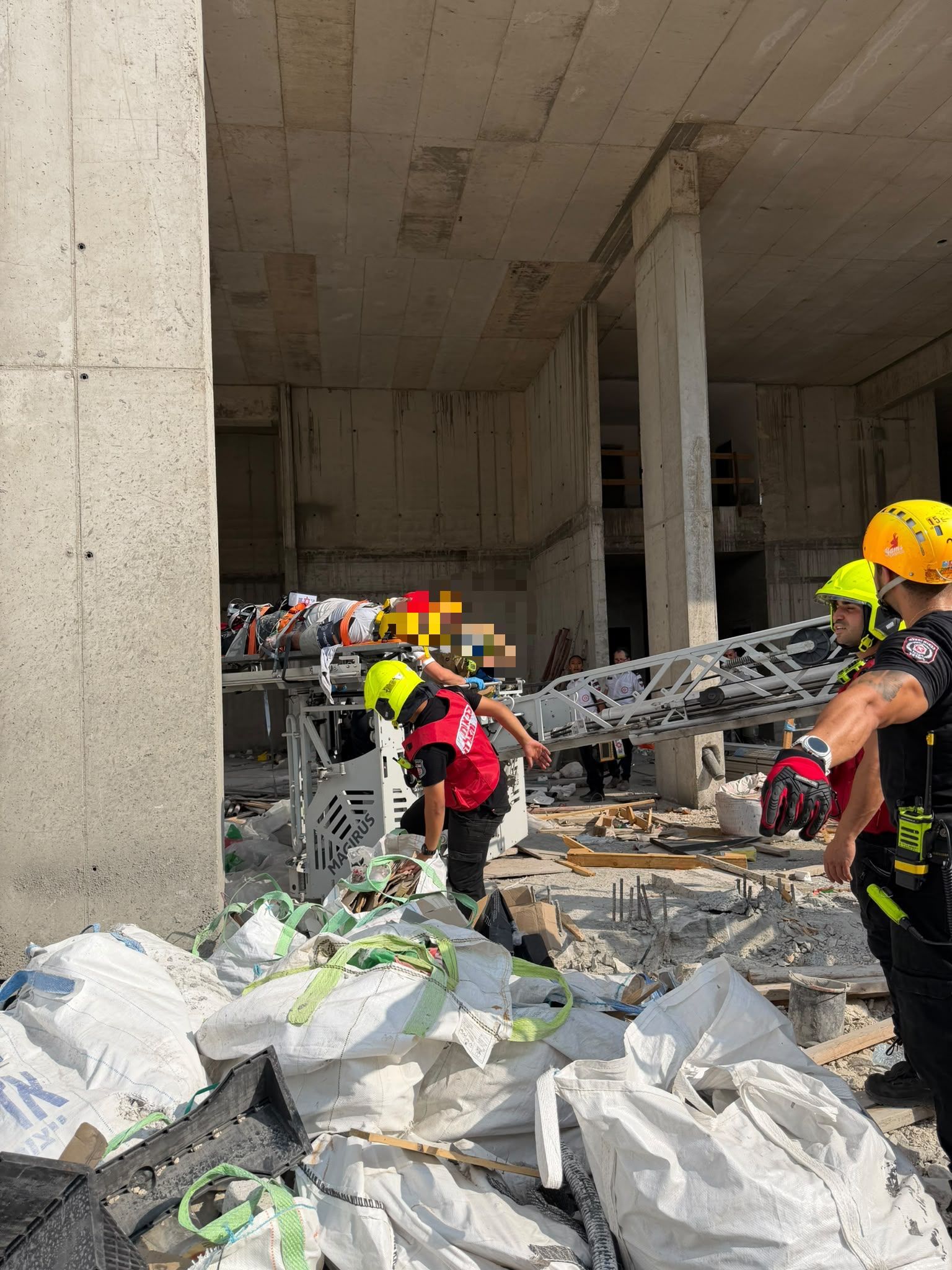 Rescue of the worker from the seventh floor