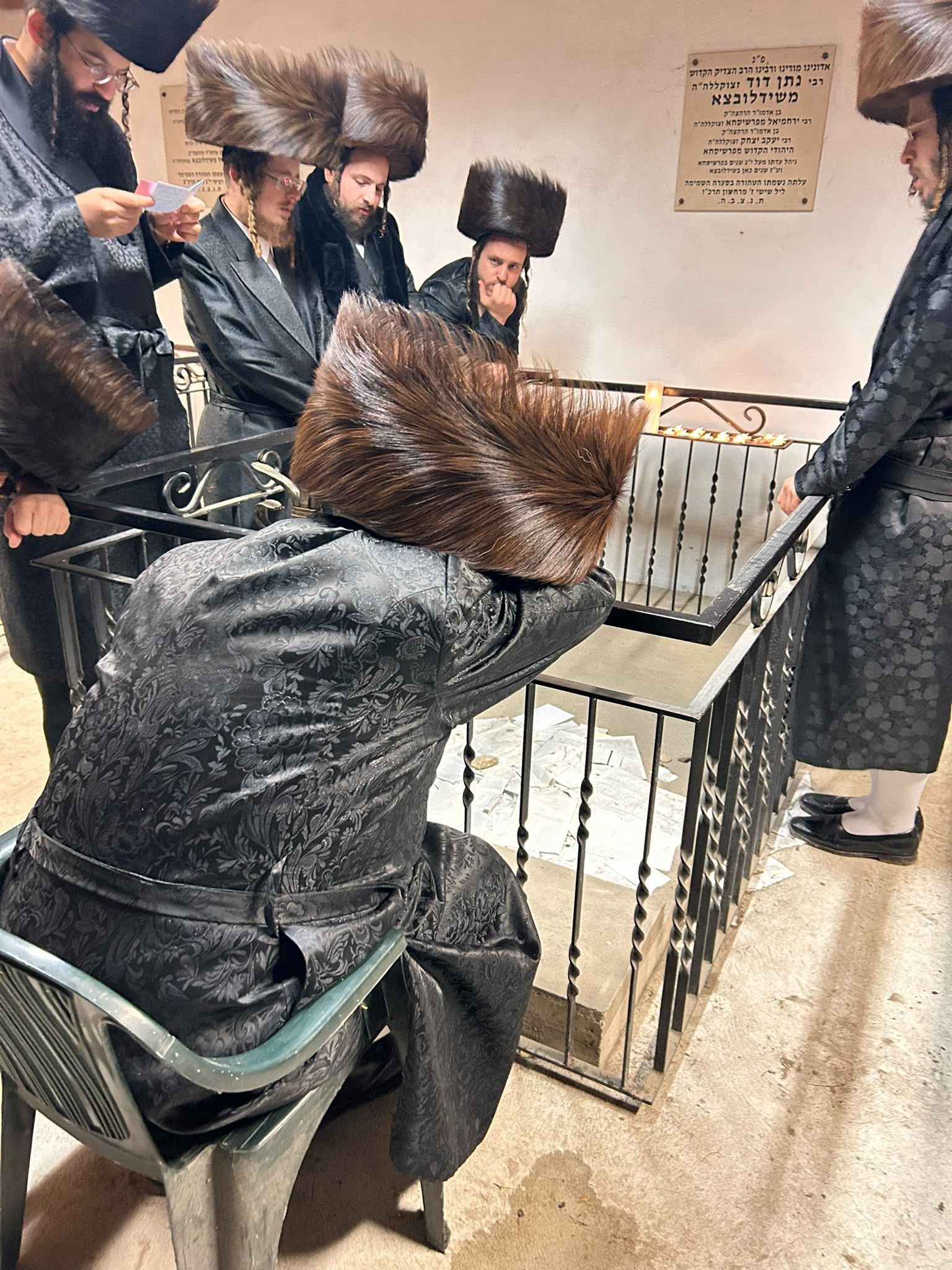 The Admor of Shidlovtza on pilgrimage in Poland