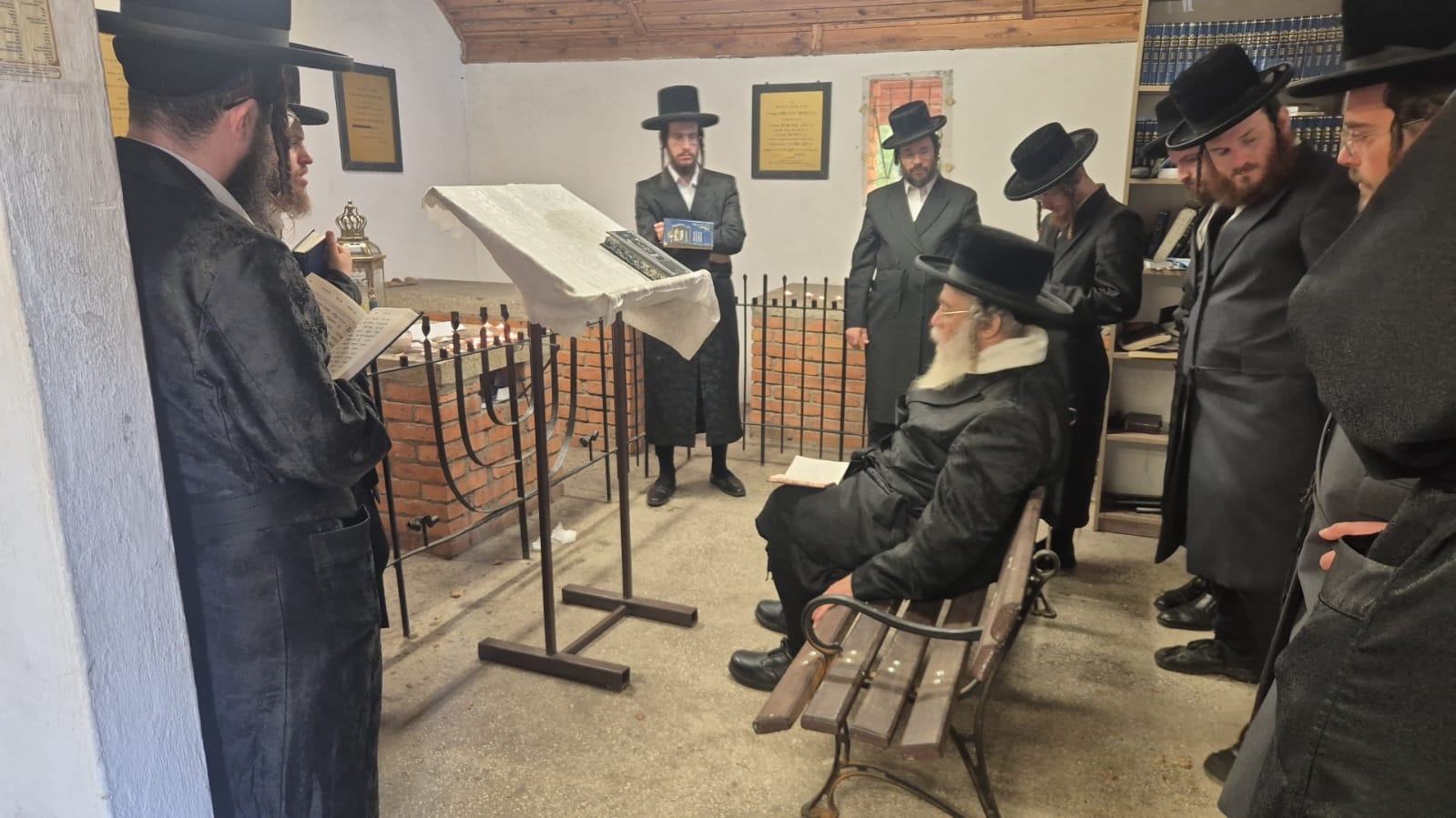 The Admor of Shidlovtza on pilgrimage in Poland