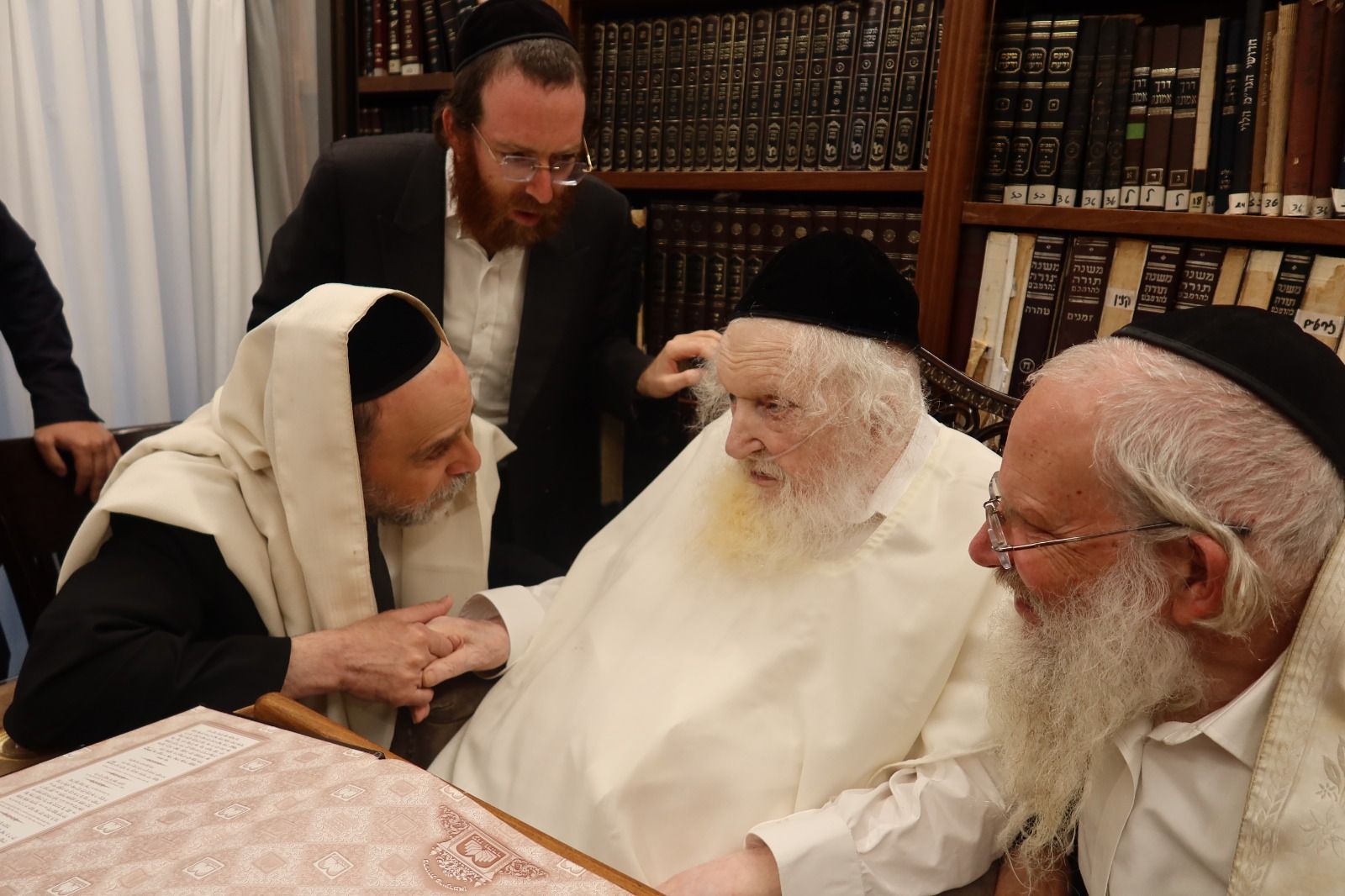 Rav Yaakov Dovid Nakash visiting HaRav Moshe Sternbuch shlita