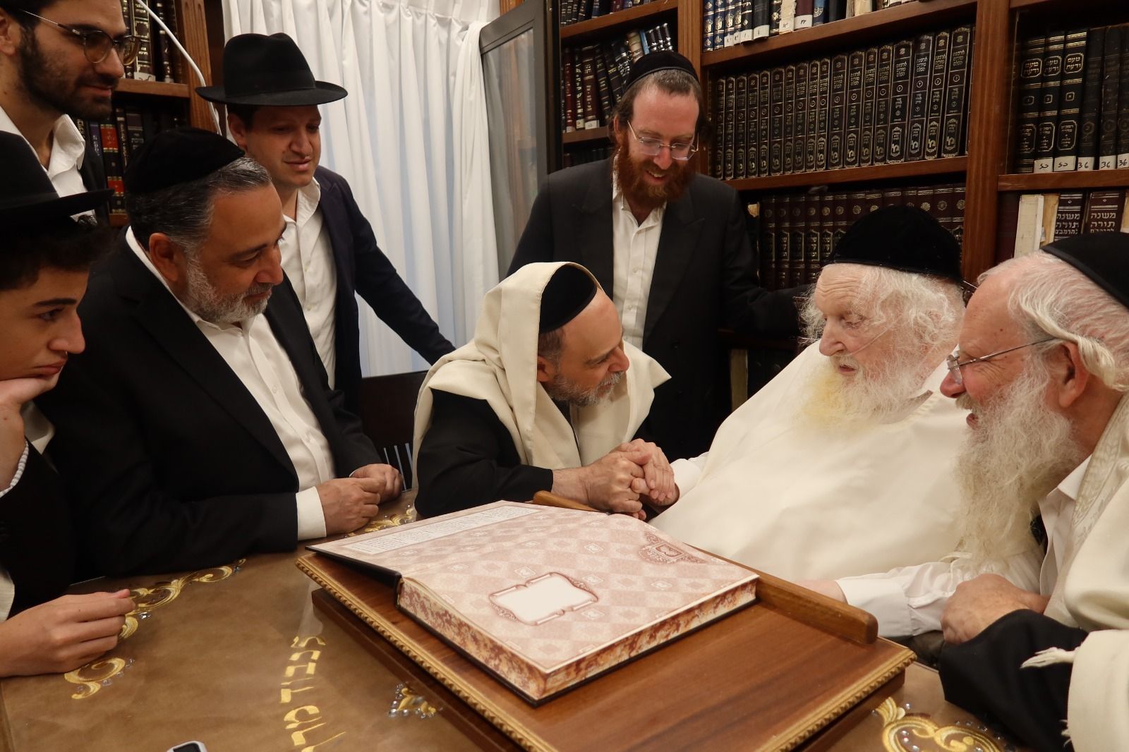 Rav Yaakov Dovid Nakash visiting HaRav Moshe Sternbuch shlita