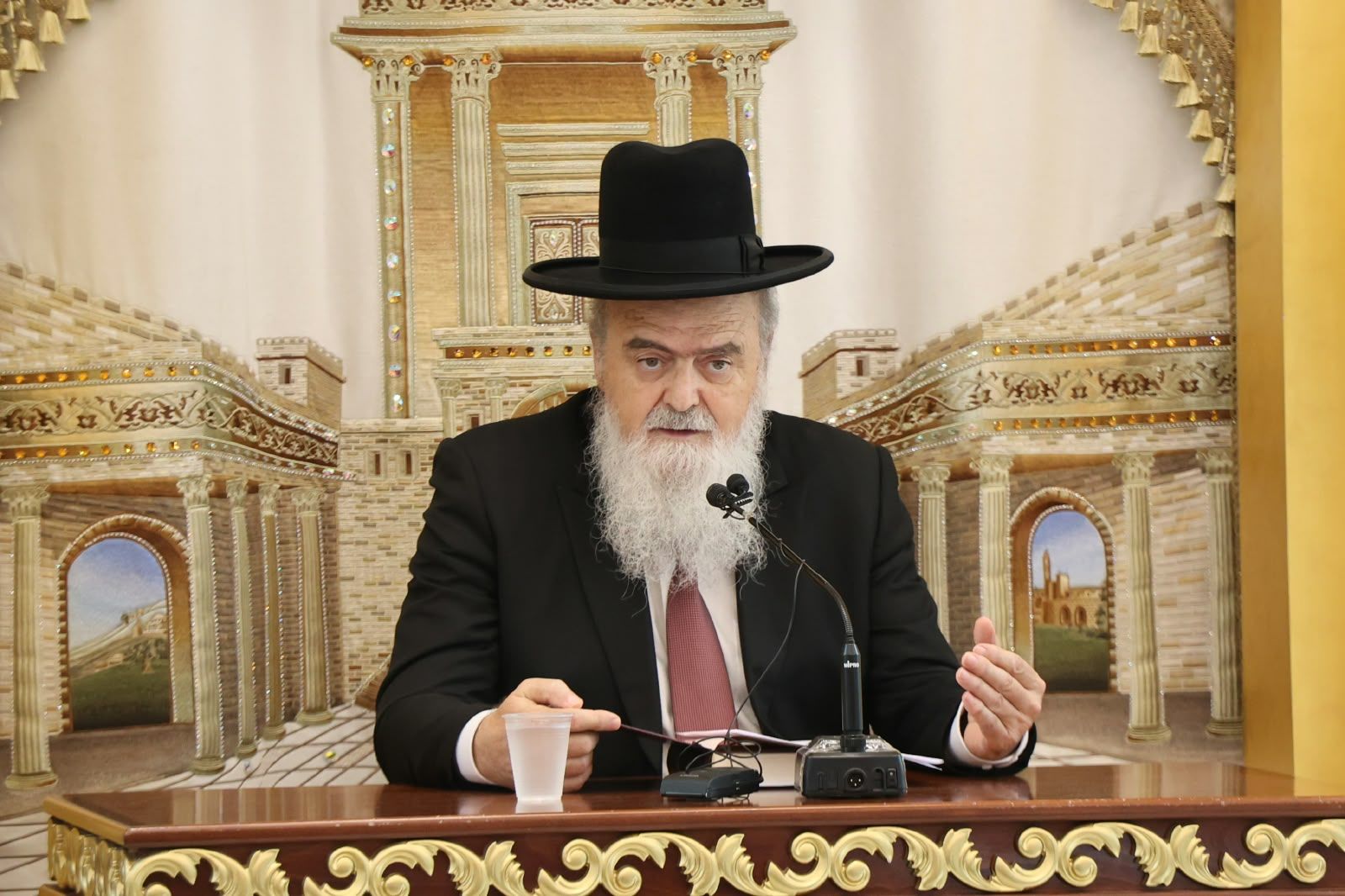 Rav Aharon Butbul addresses the gathering