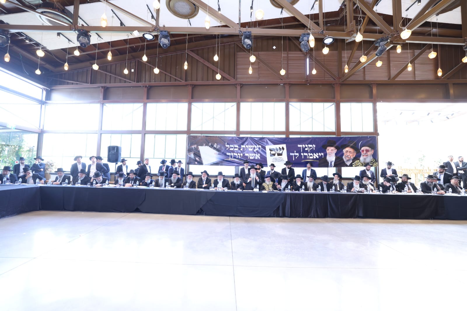 Emergency gathering of Moetzet Chachmei HaTorah members and hundreds of roshei yeshiva for Shas