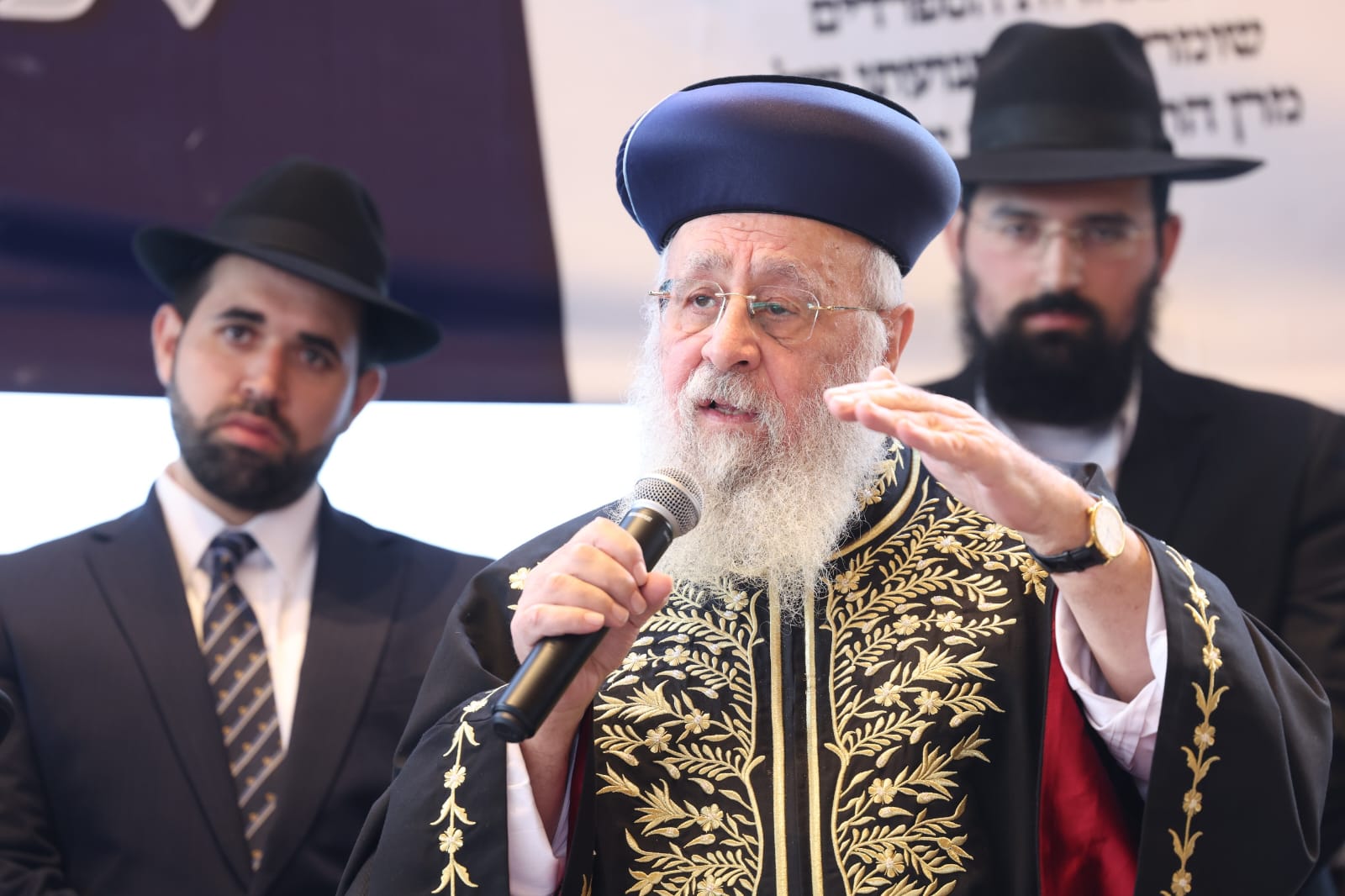 Emergency gathering of Moetzet Chachmei HaTorah members and hundreds of roshei yeshiva for Shas