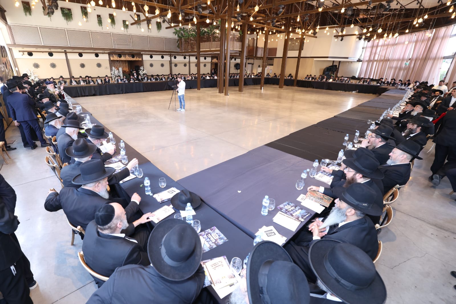 Emergency gathering of Moetzet Chachmei HaTorah members and hundreds of roshei yeshiva for Shas