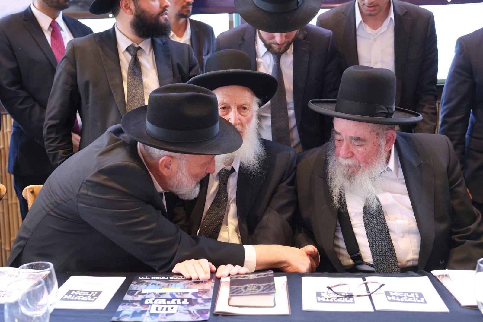 Emergency gathering of Moetzet Chachmei HaTorah members and hundreds of roshei yeshiva for Shas