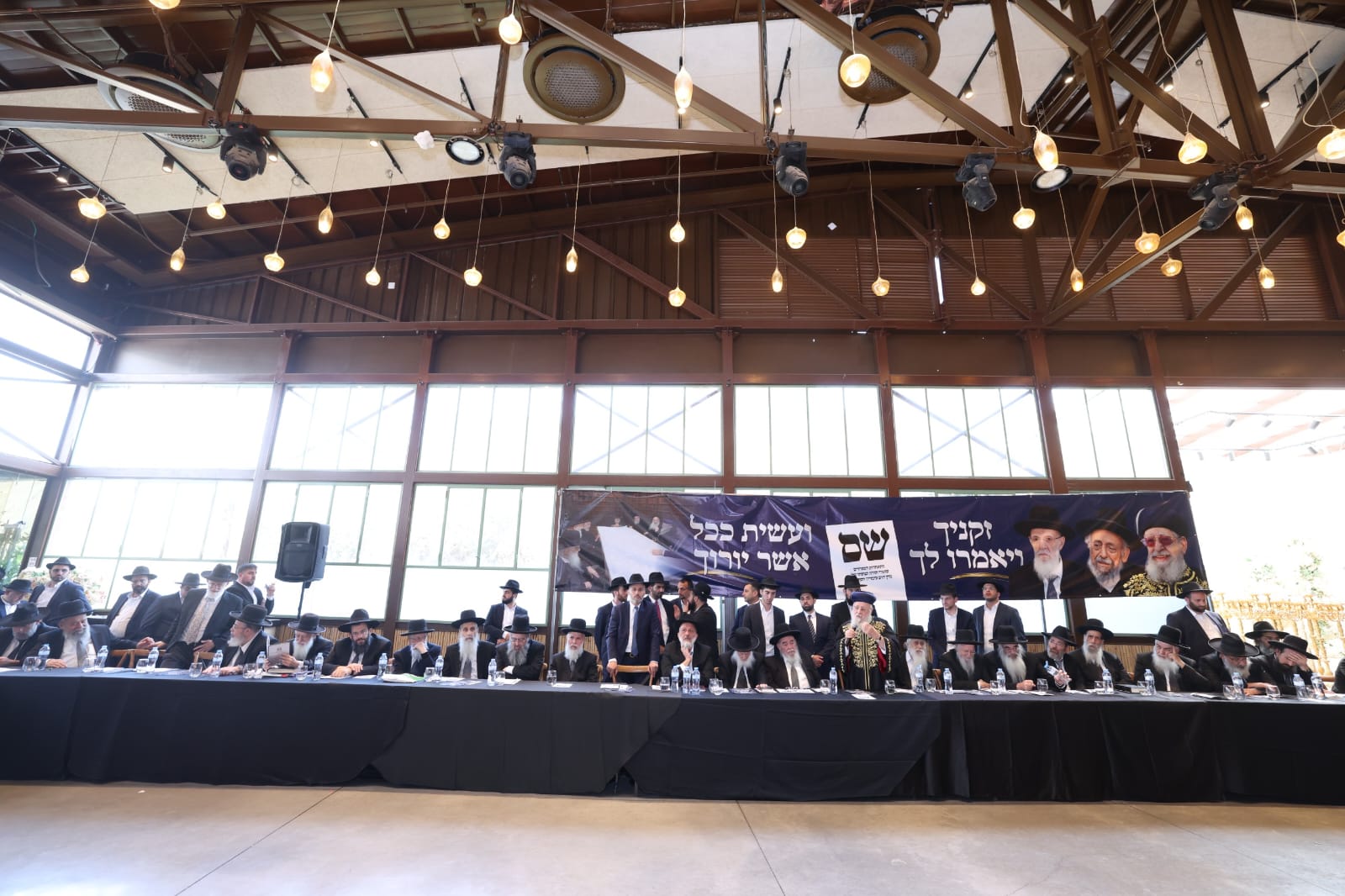 Emergency gathering of Moetzet Chachmei HaTorah members and hundreds of roshei yeshiva for Shas