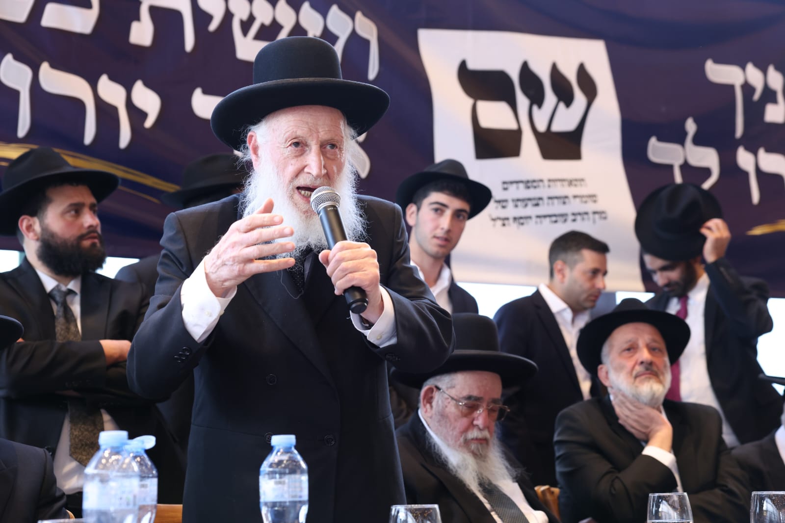 Emergency gathering of Moetzet Chachmei HaTorah members and hundreds of roshei yeshiva for Shas