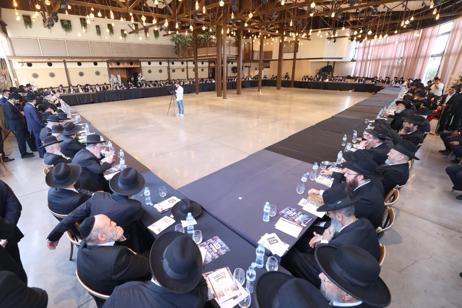 Emergency gathering of Moetzet Chachmei HaTorah members and hundreds of roshei yeshiva for Shas