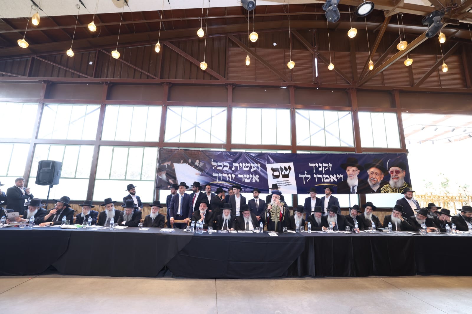 Emergency gathering of Moetzet Chachmei HaTorah members and hundreds of roshei yeshiva for Shas