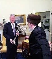 Skverer Rebbe visits Clinton