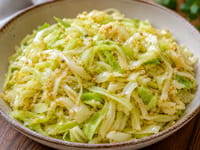 Crunchy cabbage salad