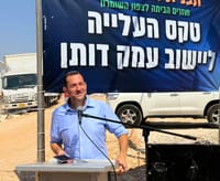 Yossi Dagan at emek Dotan