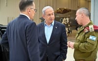 Avi Gil with Prime Minister Netanyahu during the war
