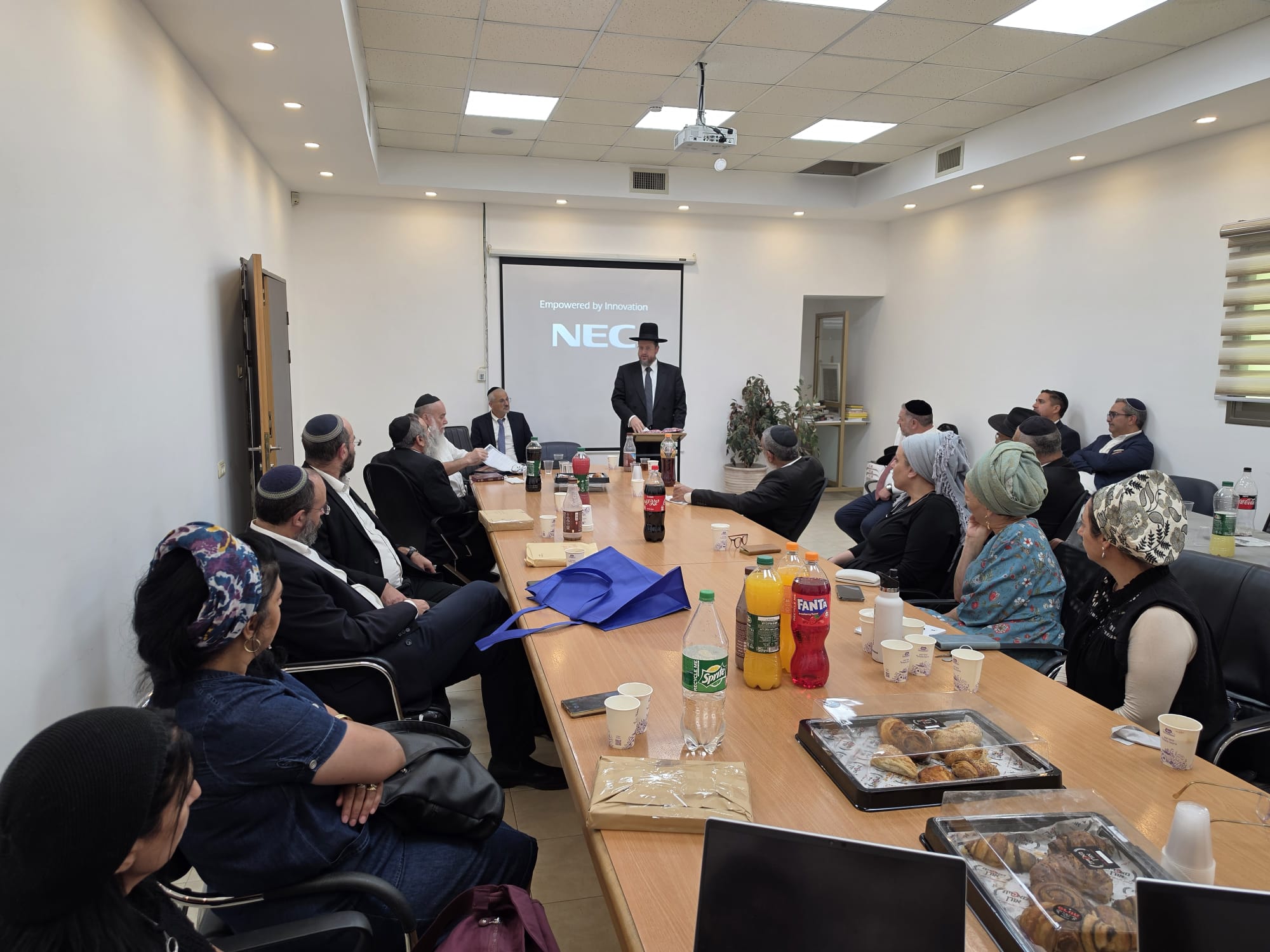 Rabbi Avraham Deri at the study session