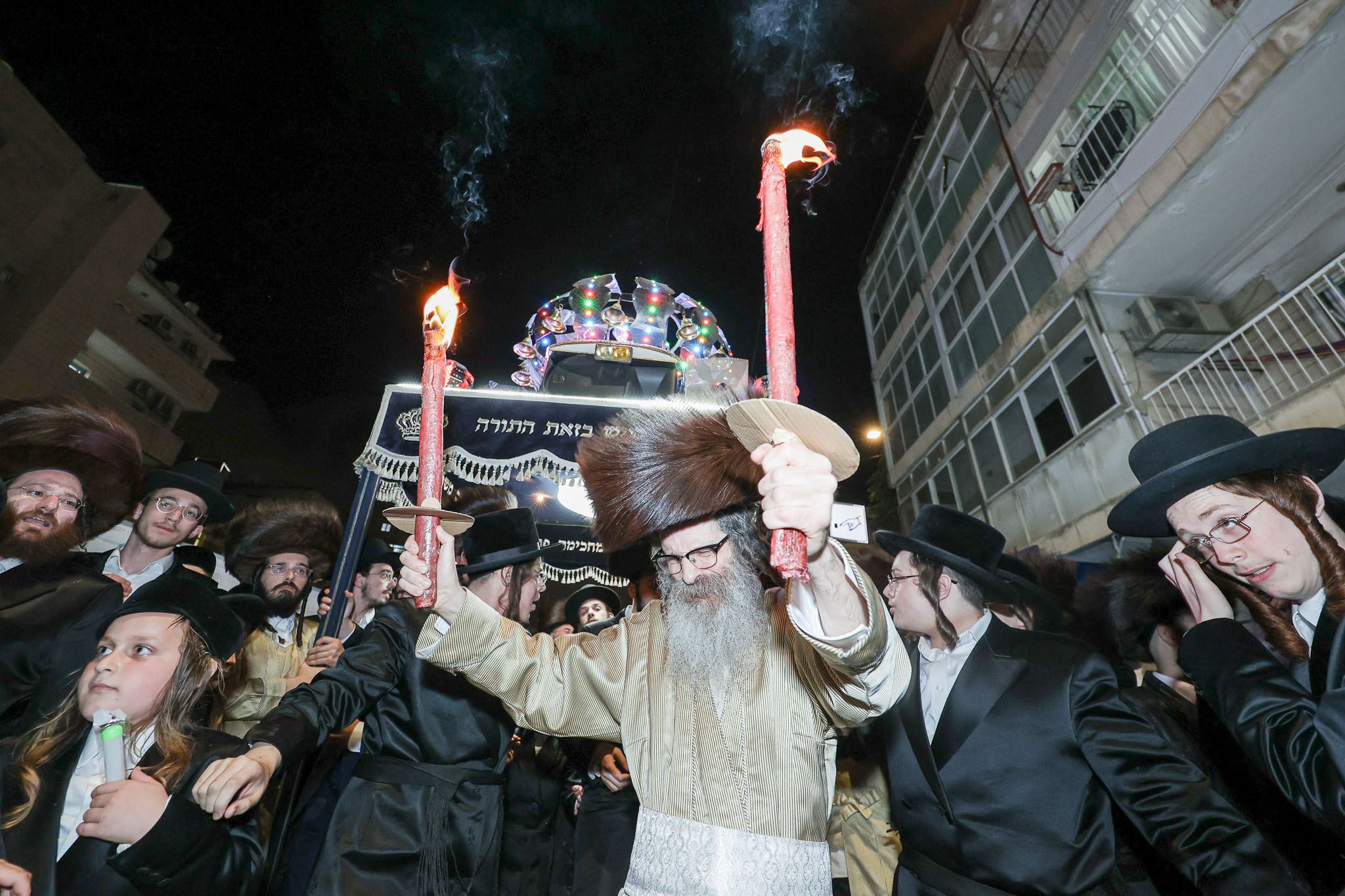 Hachnasas sefer Torah at the beis medrash of HaGaon HaTzaddik Rav Nachman Biderman