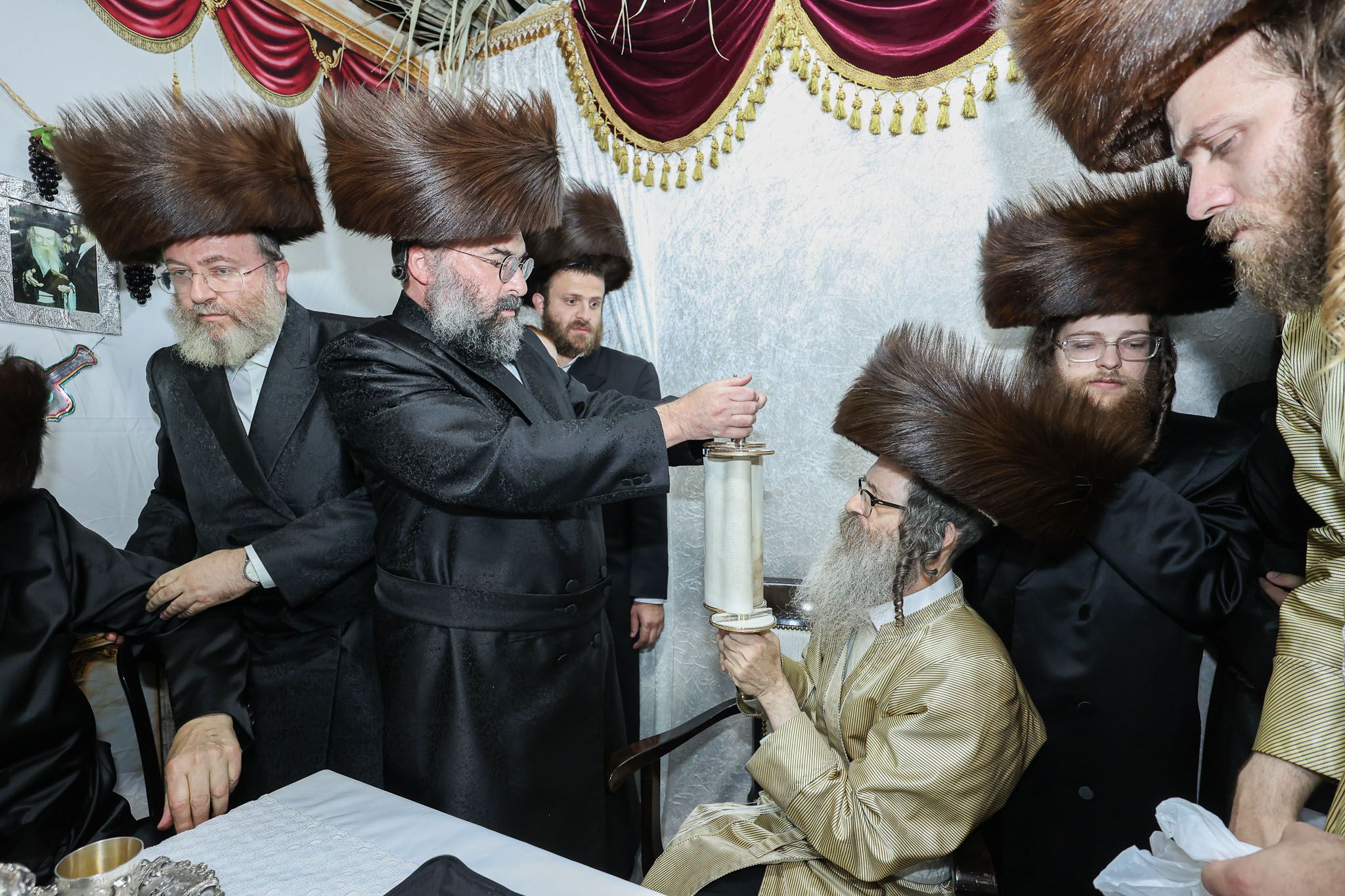 Hachnasas sefer Torah at the beis medrash of HaGaon HaTzaddik Rav Nachman Biderman
