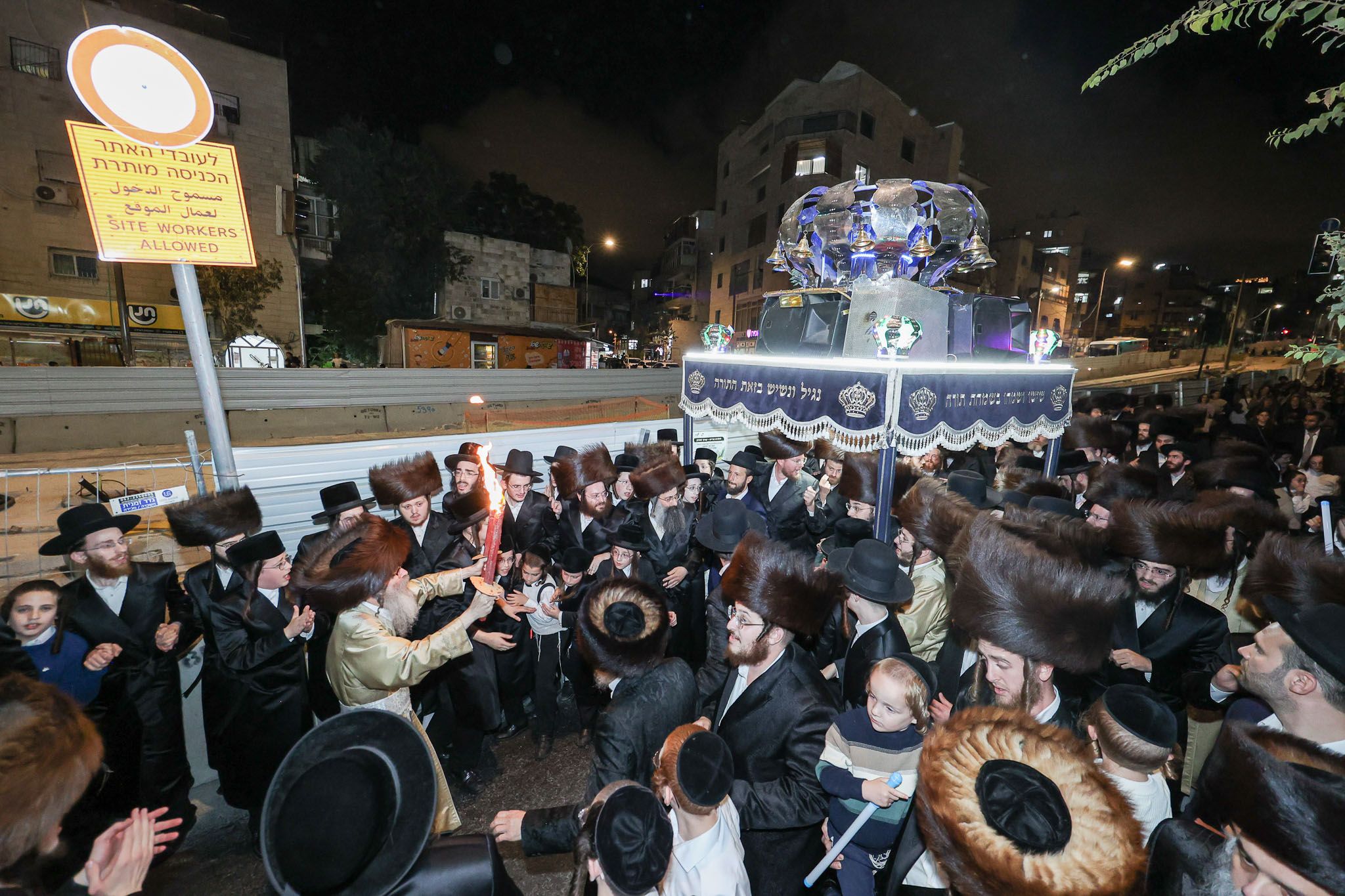 Hachnasas sefer Torah at the beis medrash of HaGaon HaTzaddik Rav Nachman Biderman