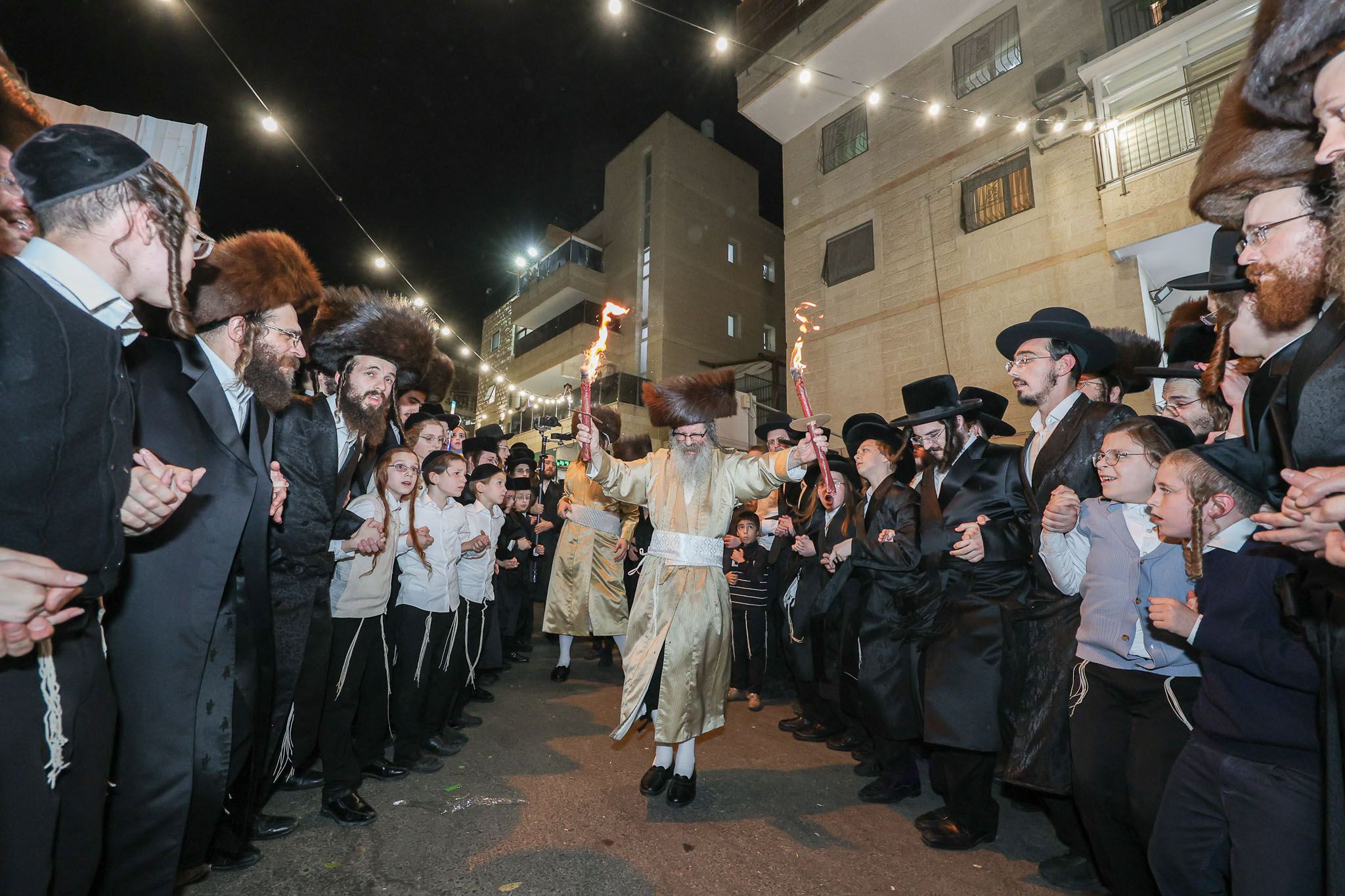 Hachnasas sefer Torah at the beis medrash of HaGaon HaTzaddik Rav Nachman Biderman