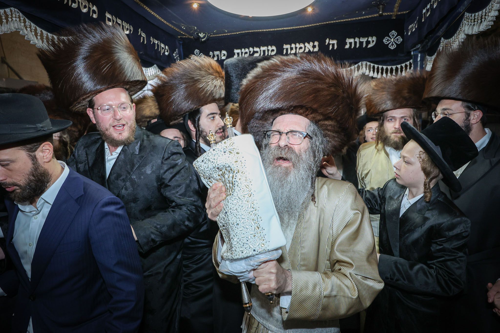 Hachnasas sefer Torah at the beis medrash of HaGaon HaTzaddik Rav Nachman Biderman