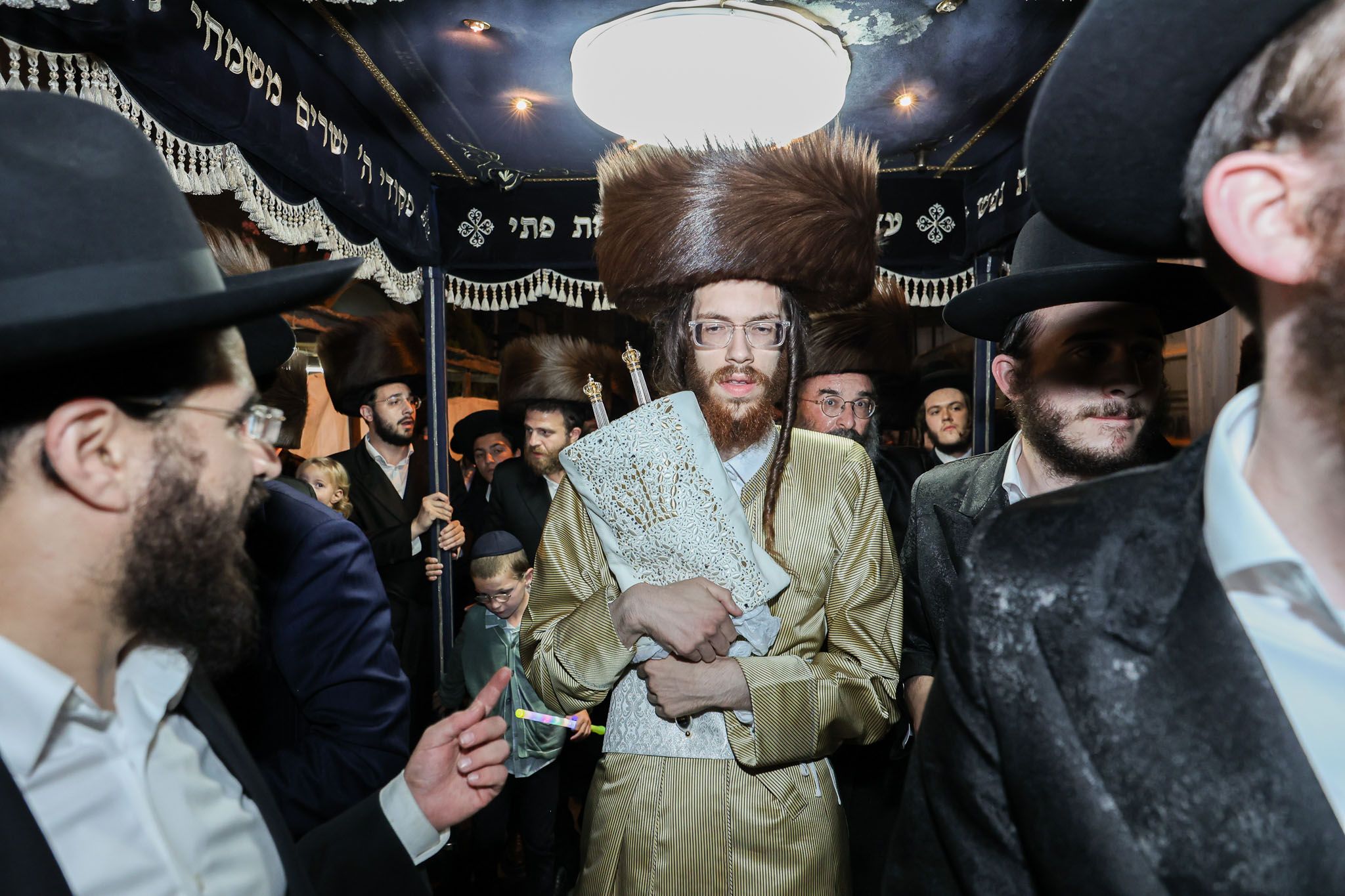 Hachnasas sefer Torah at the beis medrash of HaGaon HaTzaddik Rav Nachman Biderman