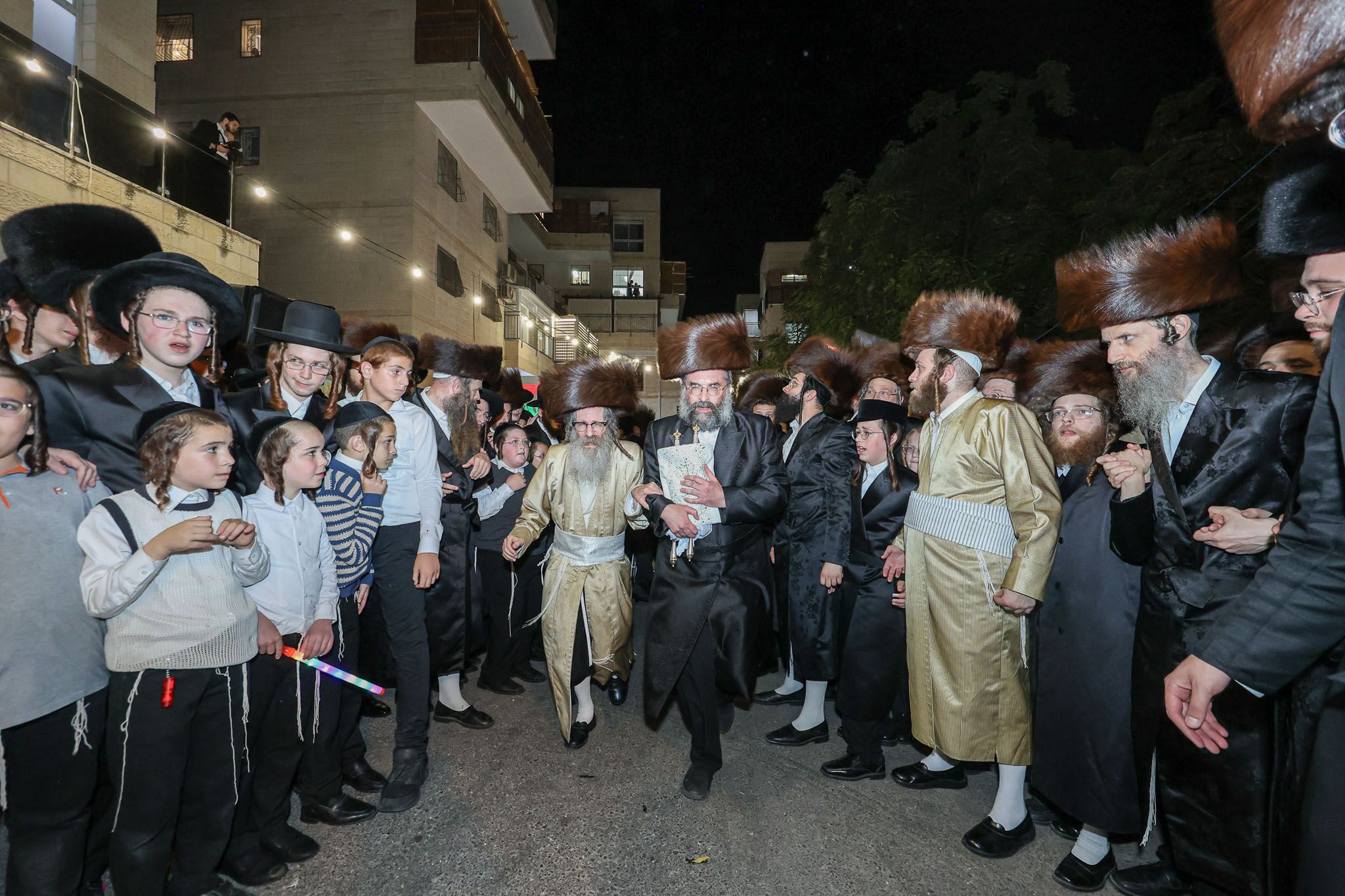 Hachnasas sefer Torah at the beis medrash of HaGaon HaTzaddik Rav Nachman Biderman