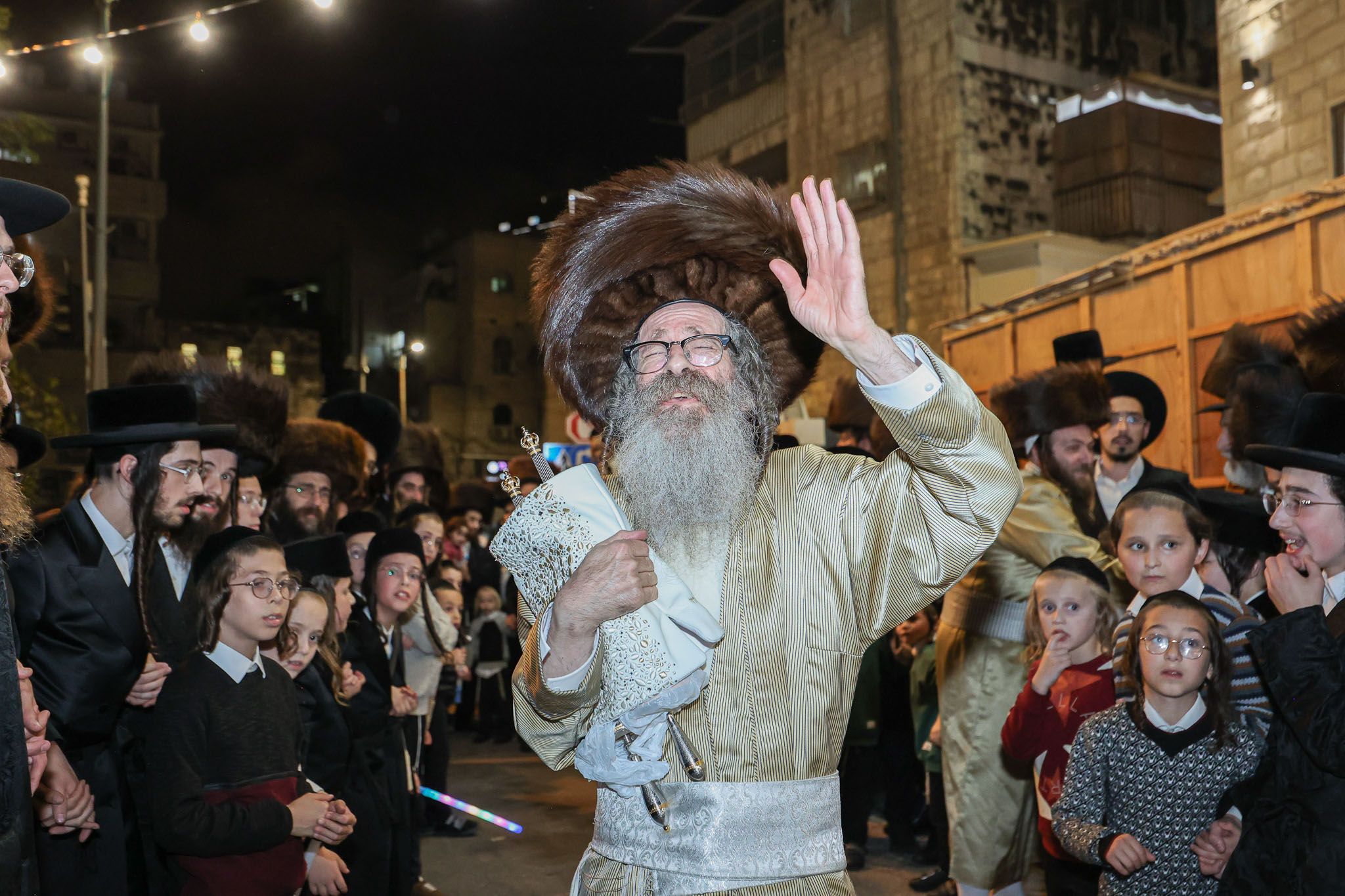 Hachnasas sefer Torah at the beis medrash of HaGaon HaTzaddik Rav Nachman Biderman