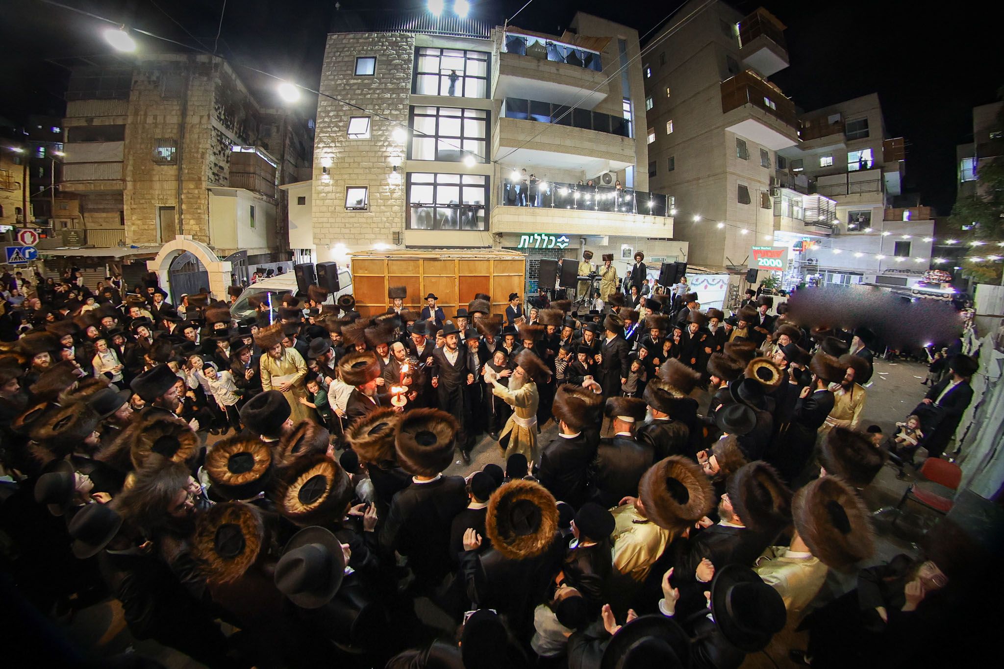 Hachnasas sefer Torah at the beis medrash of HaGaon HaTzaddik Rav Nachman Biderman