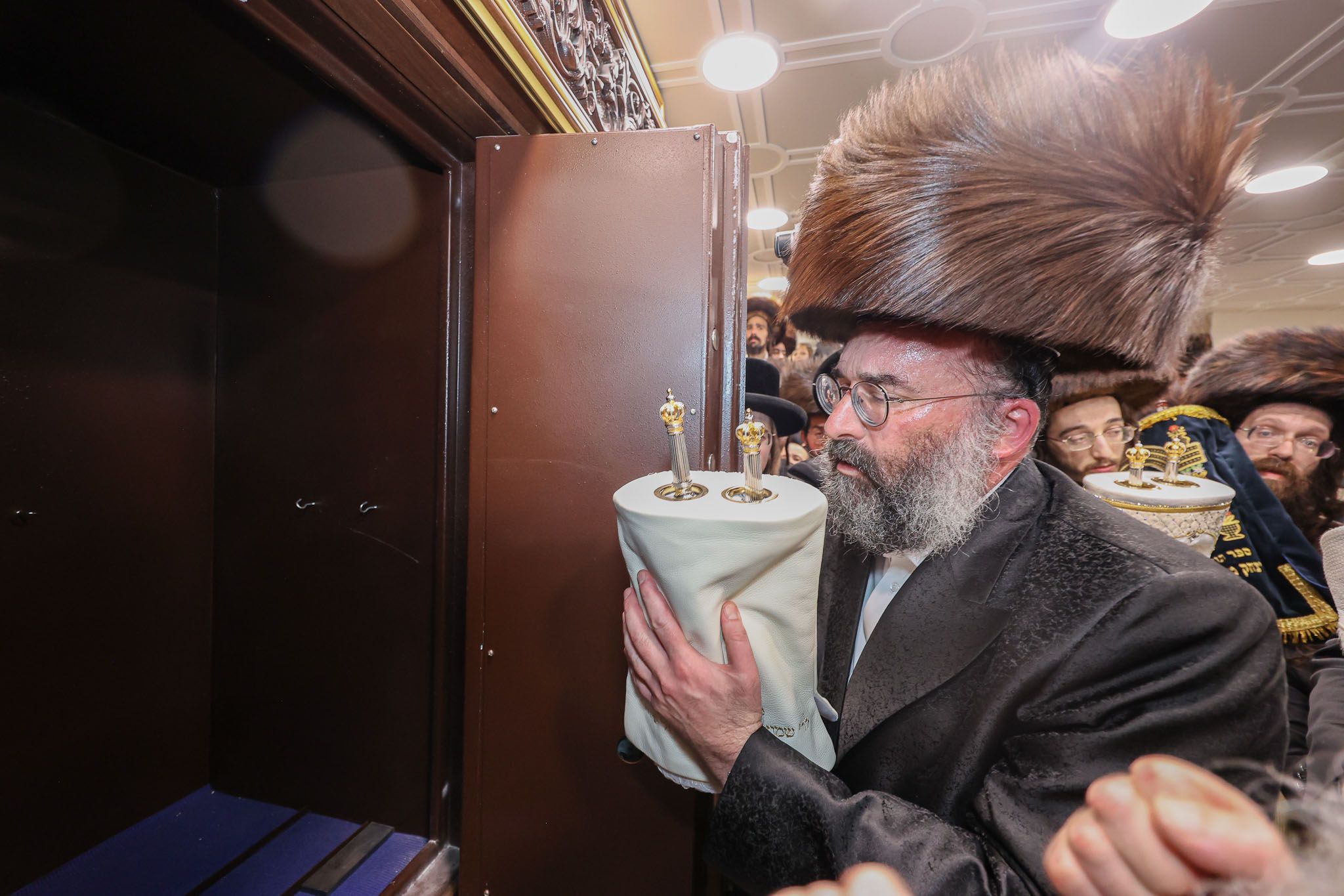 Hachnasas sefer Torah at the beis medrash of HaGaon HaTzaddik Rav Nachman Biderman