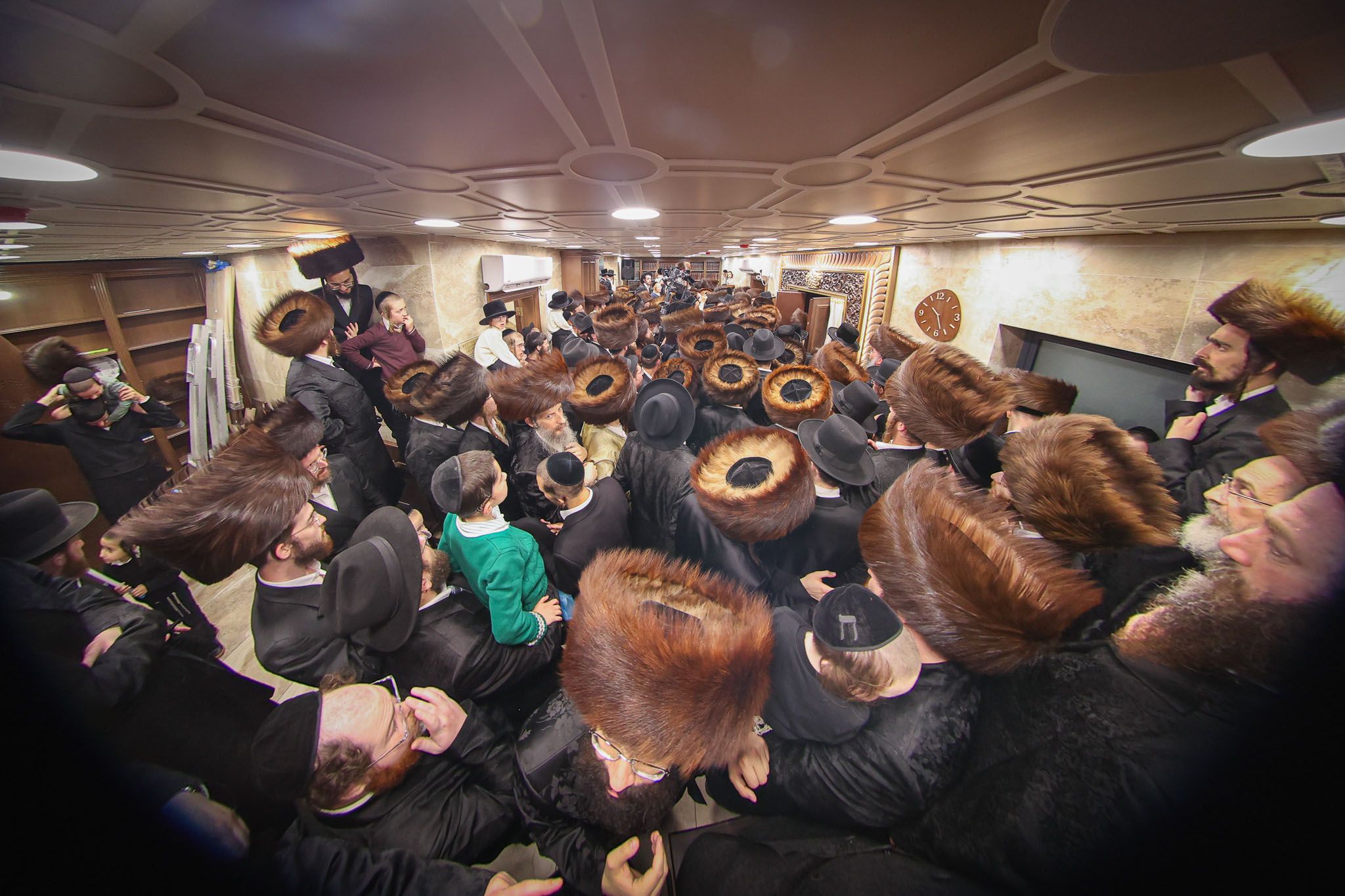 Hachnasas sefer Torah at the beis medrash of HaGaon HaTzaddik Rav Nachman Biderman