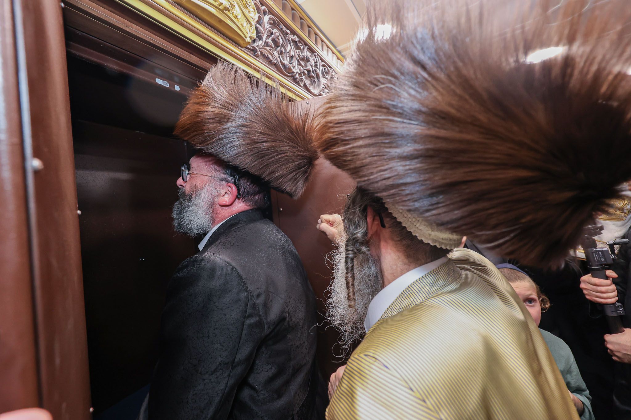 Hachnasas sefer Torah at the beis medrash of HaGaon HaTzaddik Rav Nachman Biderman