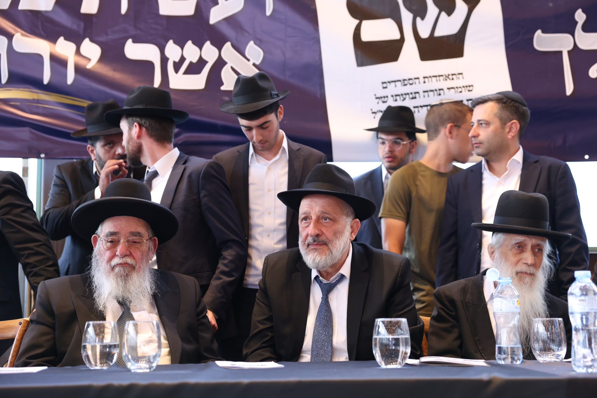 Emergency gathering of Moetzet Chachmei HaTorah members and hundreds of roshei yeshiva for Shas