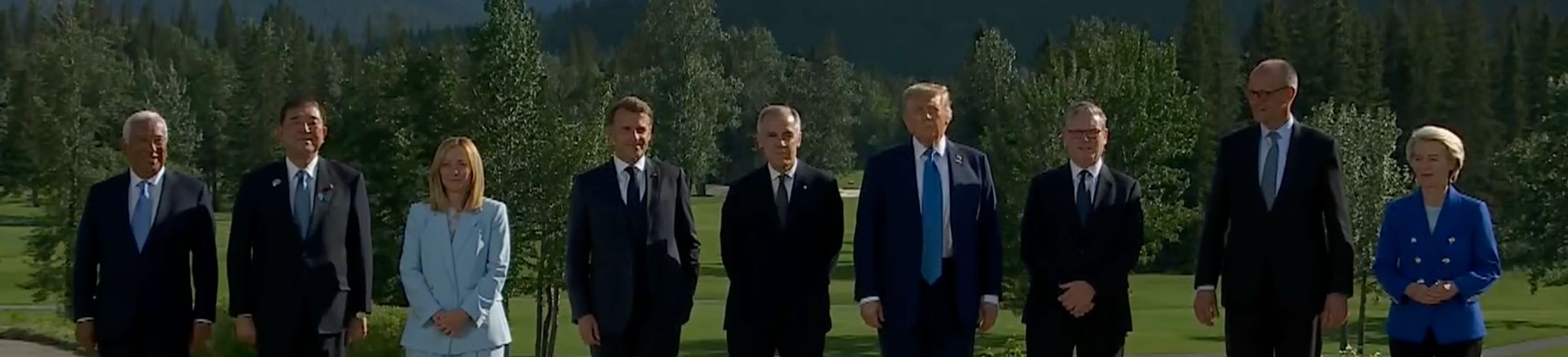 G7 "family photo"