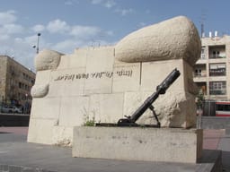 Davidka Square.