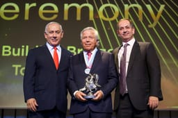 Robert Kraft, winner of the 2019 Genesis Prize, announces pause in Columbia donations.