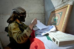 IDF soldier from the elite 8200 unit, training in the field. 