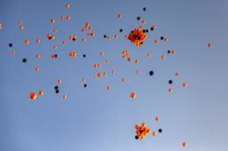 Baloons released in memory of the Bibas family.