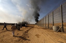 Palestinians storm Israeli territory, east of the city of Khan Yunis, south of the Gaza Strip, October 7, 2023. 