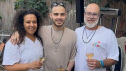 Former hostage Omer Wenkert with his parents