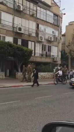 Soldiers passing by in Bnei Brak.