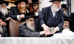 The Satmar Rebbe giving out money