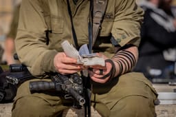 Ultra orthodox jewish soldiers from the Hasmonean Brigade take part in a beret march after completing seven months of basic and advanced training, at the Western Wall in Jerusalem's Old city on August 6, 2025. 