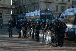 Italian poilce in riot gear