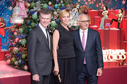  Pierre Denis, Uma Thurman and Paolo De Cesare on the red carpet.