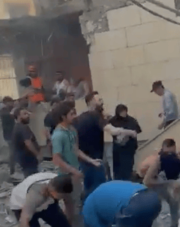 Lebanese clear rubble after targeted elimintaion