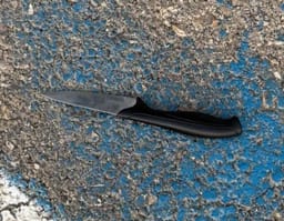 Knife used in attempted stabbing attack