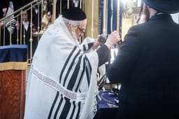 Satmar Rebbe Dons Historic $500,000 Tefillin