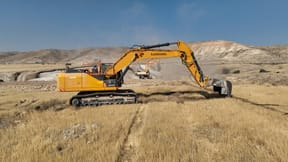Clearing landmines on Jordan border