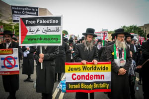 Anti-Zionist Neturei Karta group members and Pro-Palestinian protesters demonstrate against Prime Minister Benjamin Netanyahu