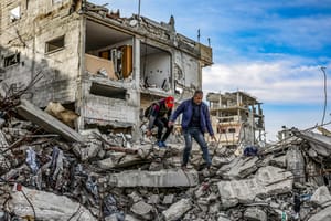 Displaced Palestinians return their homes in Rafah, in the southern Gaza Strip, after the announcement of ceasefire between Hamas and Israel, January 19, 2025.